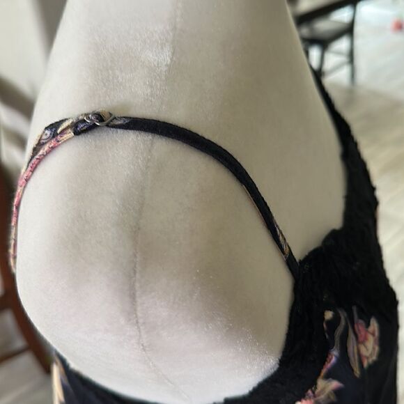 NWT Billabong Side by Side Tank Floral Black Lace Cropped Romantic Straps L - Picture 8 of 16